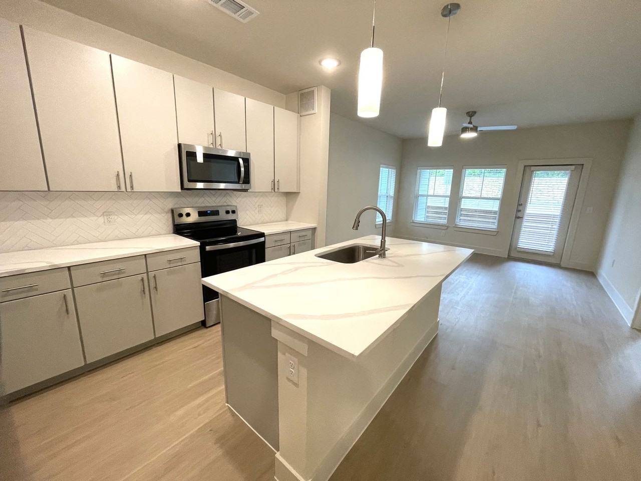 1350 W Taylor St #3112 - Photo 3 of 8