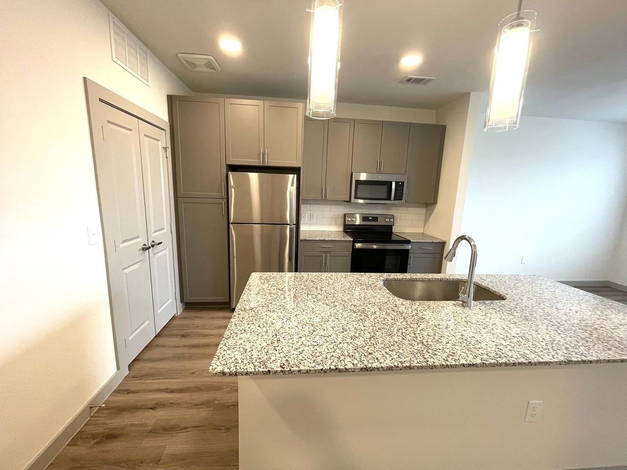 1111 Gallagher Dr #10302