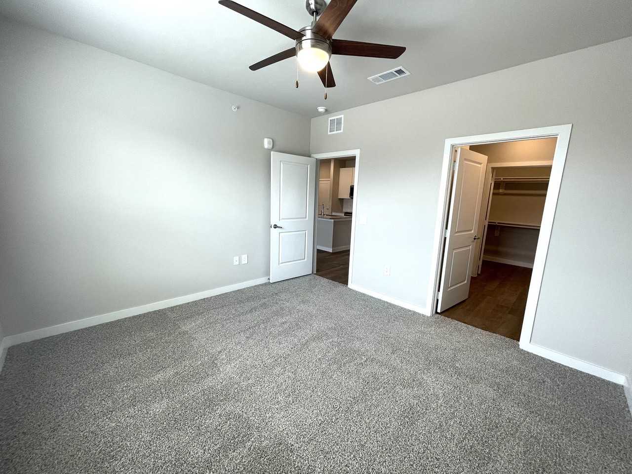 1325 Choate Pkwy #4122 - Photo 7 of 8