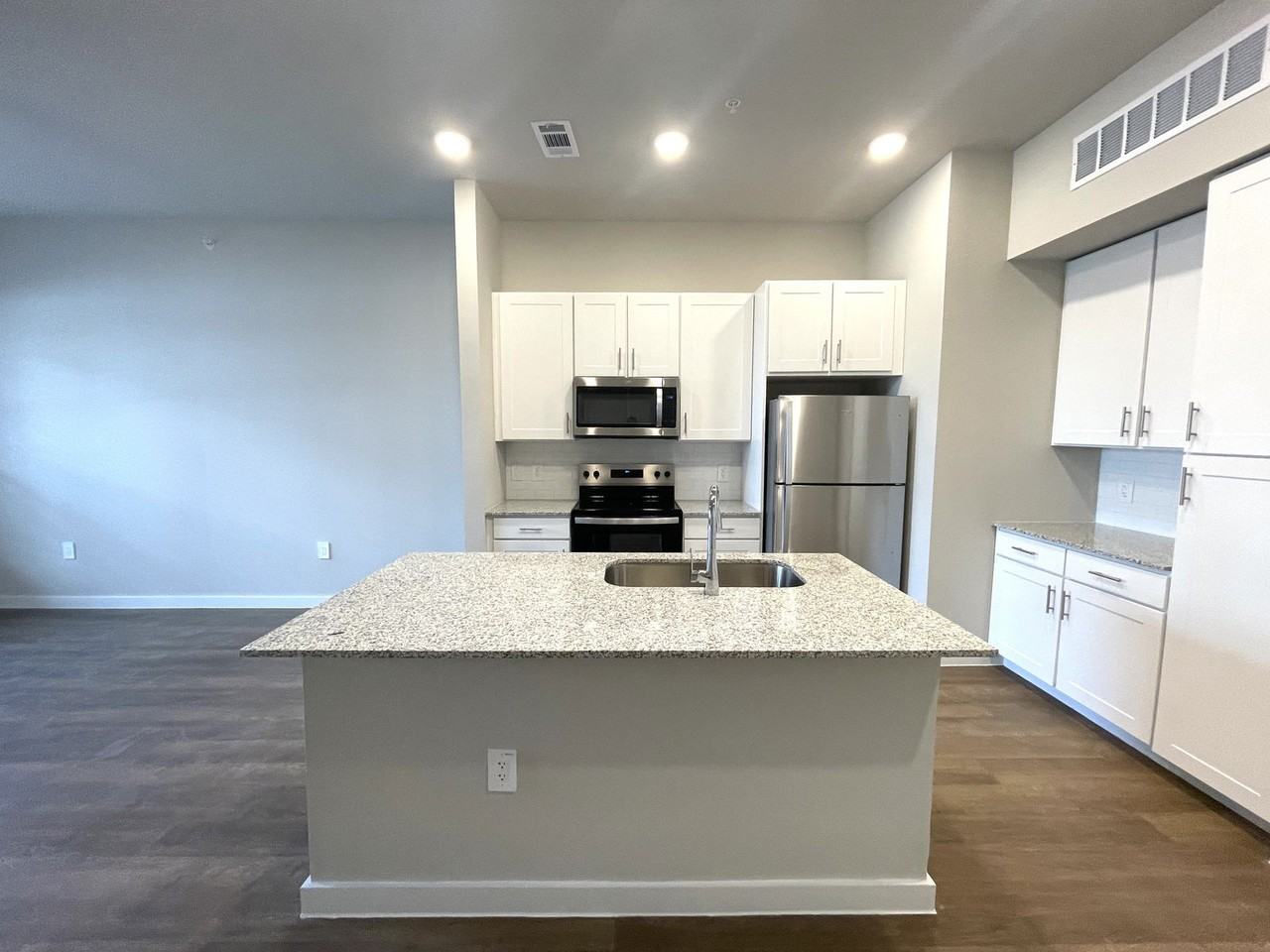 1325 Choate Pkwy #9342 - Photo 3 of 8