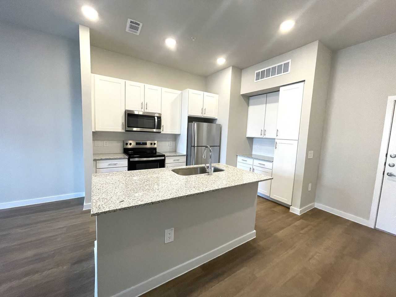 1325 Choate Pkwy #9342 - Photo 2 of 8