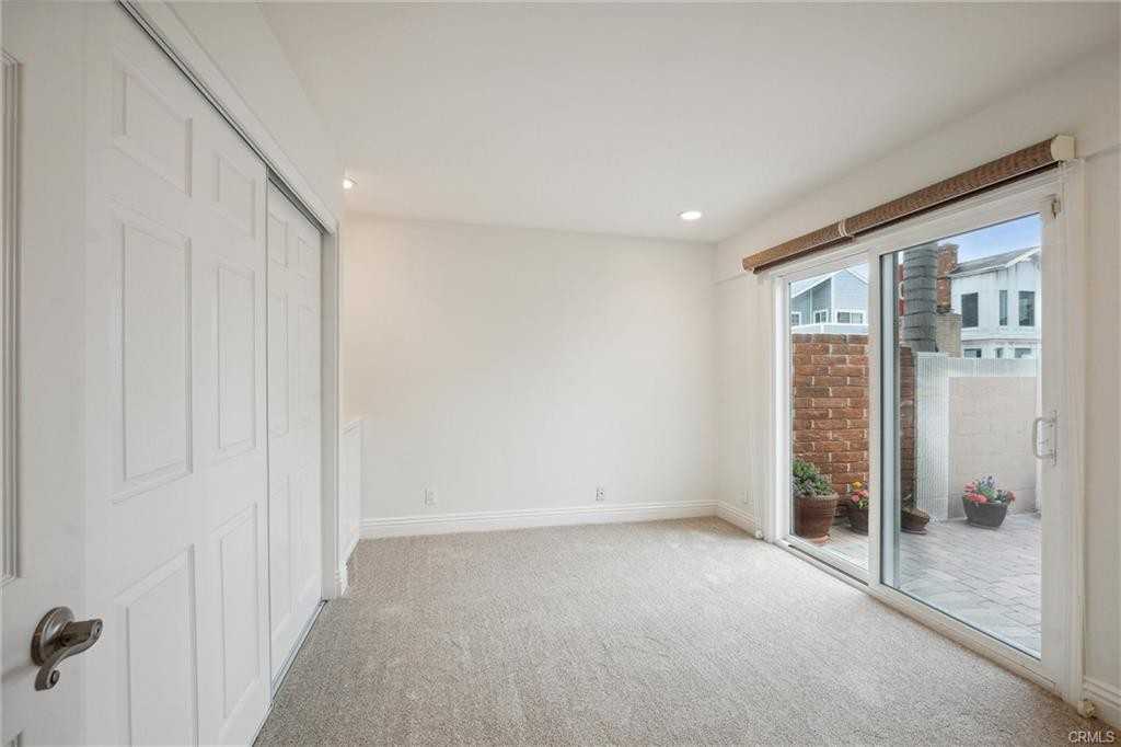 215 Walnut St - Photo 2 of 8