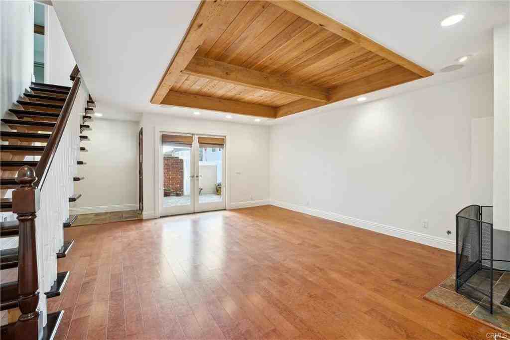 215 Walnut St - Photo 3 of 8