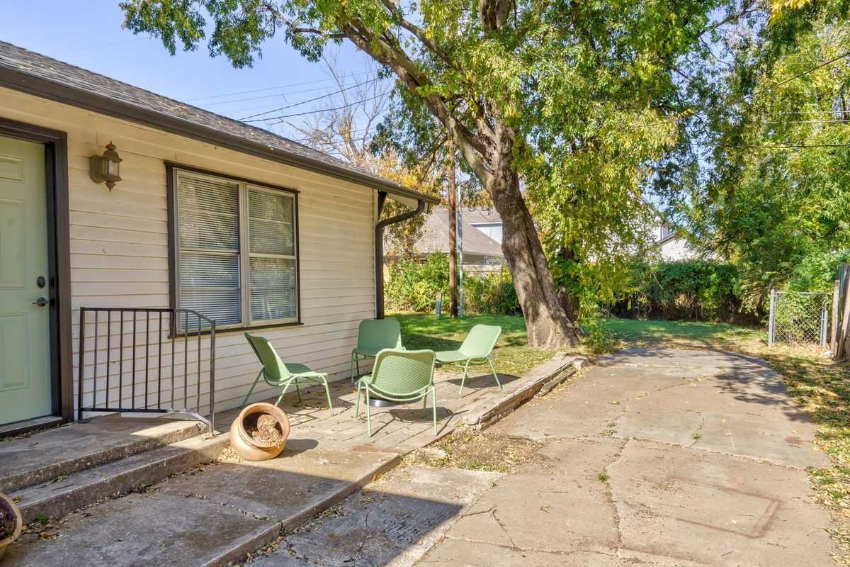 2139 Nw 15th St - Photo 3 of 50