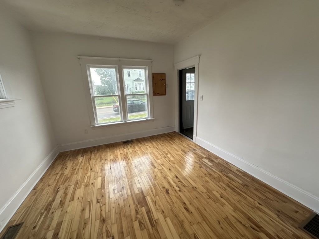 66 Victoria St W #1 - Photo 3 of 32