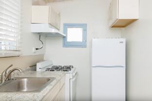 408 Topeka St Rm A - Photo 1 of 1