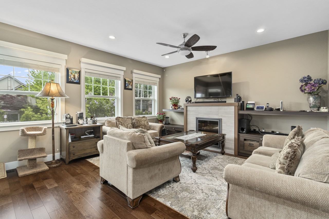 15988 32 Avenue #1* - Photo 6 of 25