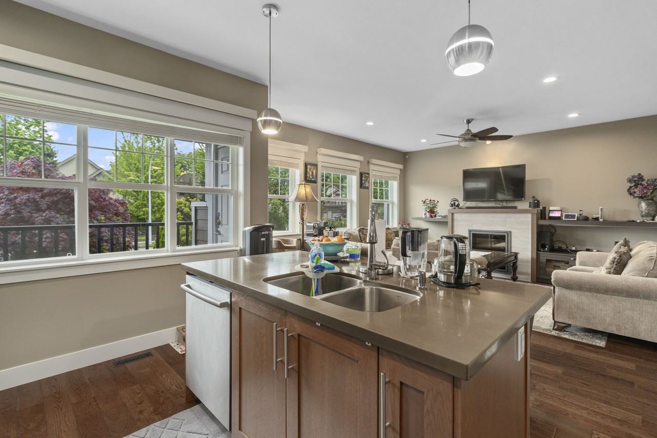 15988 32 Avenue #1* - Photo 7 of 25