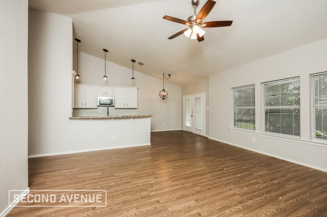 100 Clark Dr - Photo 4 of 27