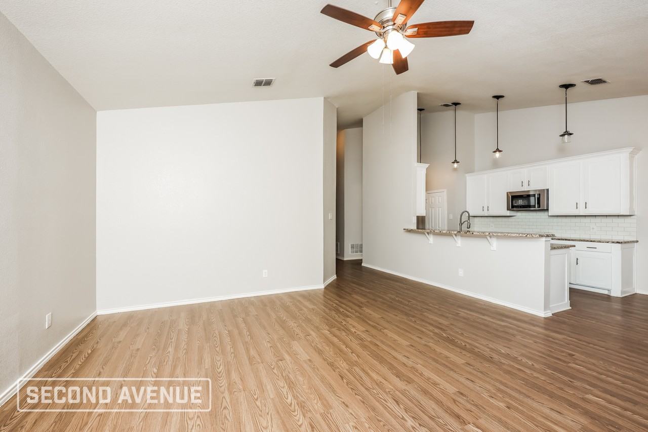 100 Clark Dr - Photo 5 of 27