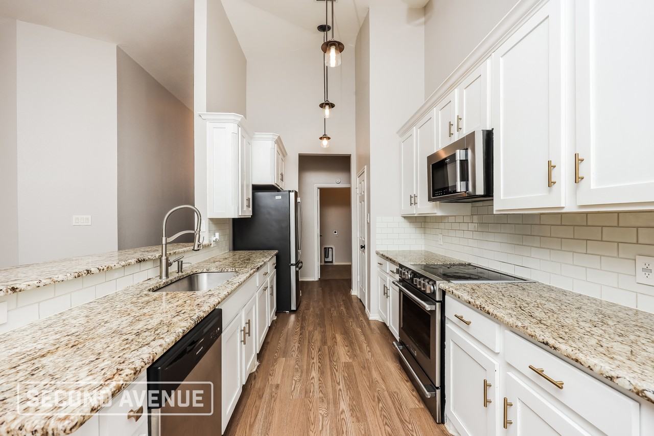 100 Clark Dr - Photo 7 of 27