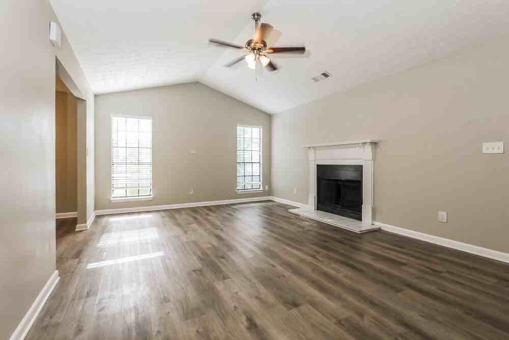 527 Brookfield Way - Photo 4 of 16