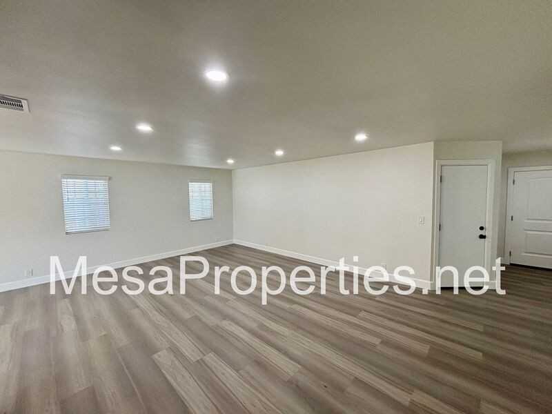 1617 Fairfax Ct - Photo 3 of 19