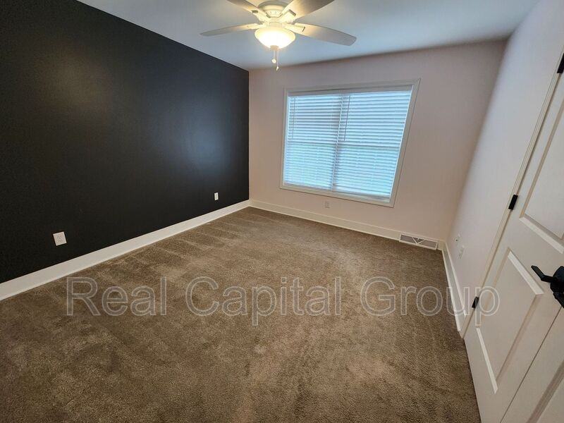 40 Haywood Ln - Photo 2 of 36