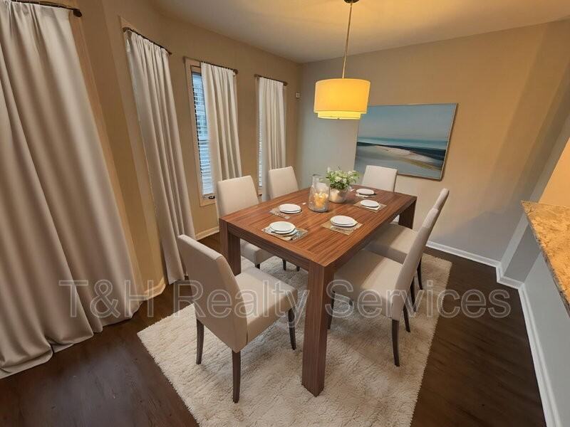 516 Lockerbie Cir N - Photo 4 of 37