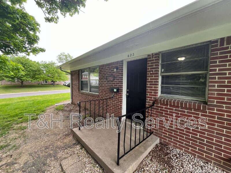 622 Brewer Pl - Photo 3 of 15