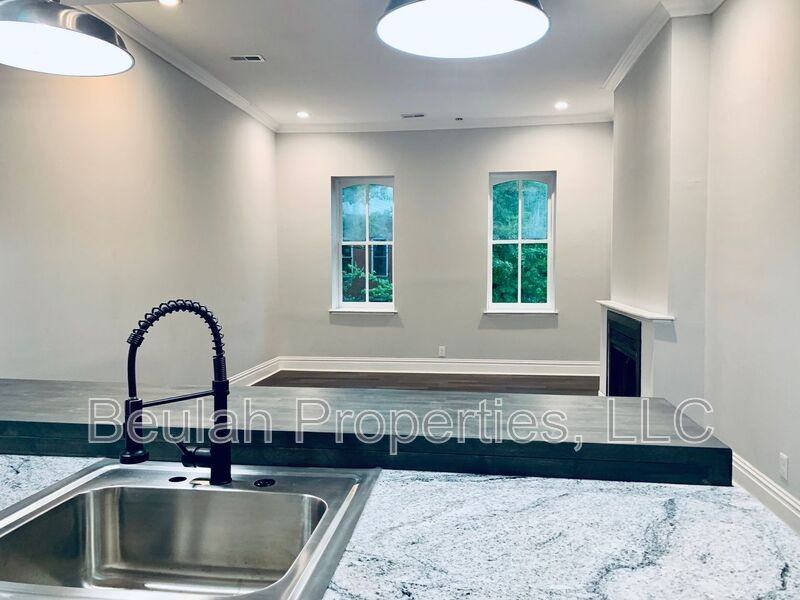 1627 Carroll St #B - Photo 2 of 13