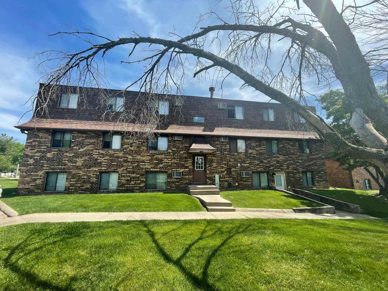 1305 Sunset St - Photo 2 of 9