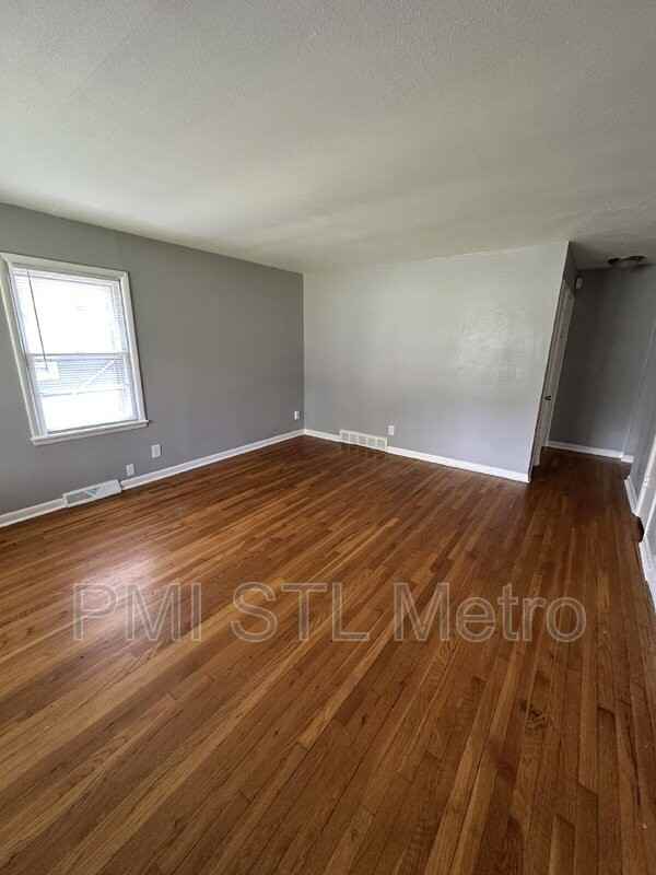 10191 Baron Dr - Photo 2 of 8