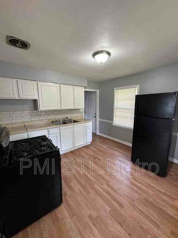 10191 Baron Dr - Photo 3 of 8