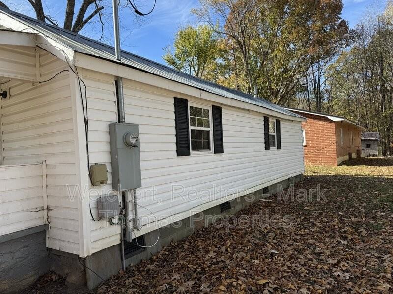 1403 Elm St - Photo 5 of 18