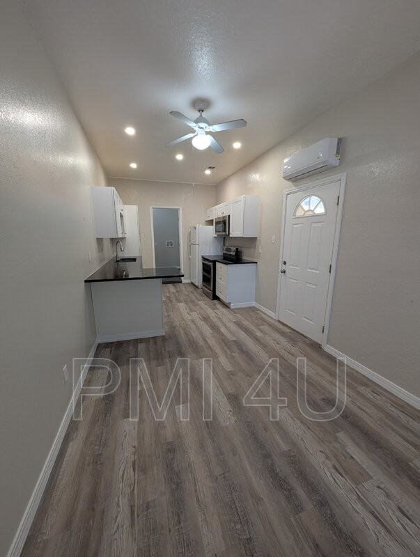 917 8th St Sw #B - Photo 3 of 13