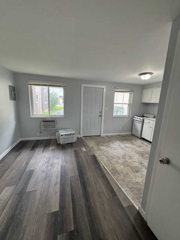 491 Broadway Ave - Photo 3 of 11