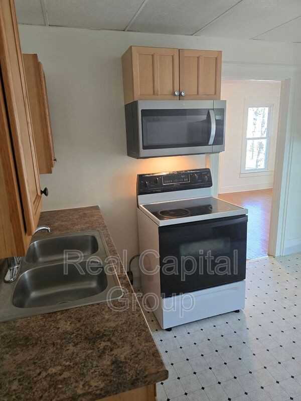 335 Pine St #2UPPERUNIT - Photo 7 of 28