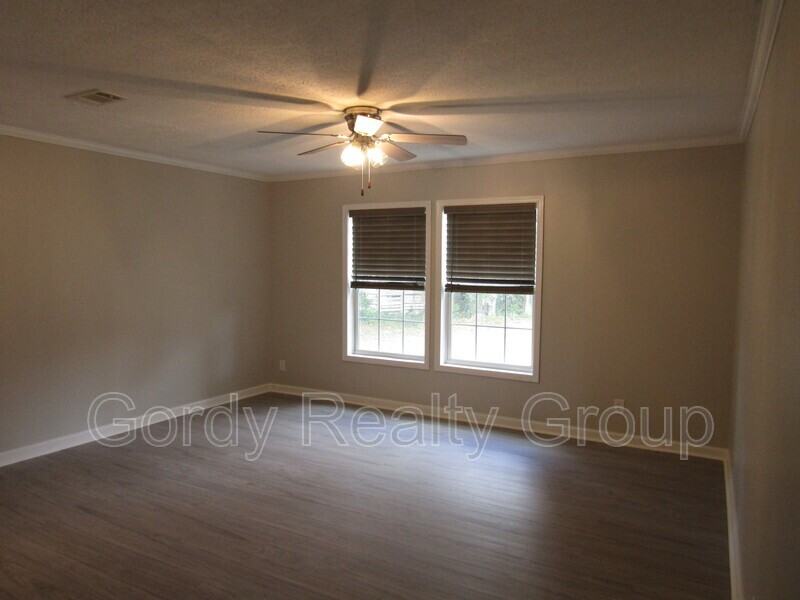 5493 Willis Rd - Photo 7 of 16