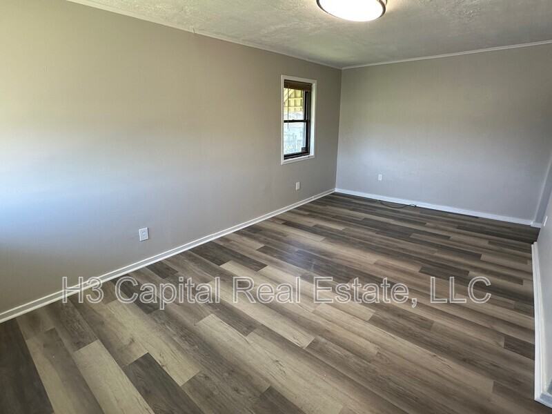 211 Niagara St - Photo 2 of 12