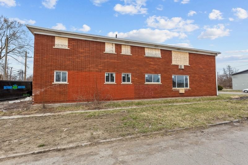 11411 Wyoming St - Photo 3 of 12