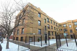 732 W Roscoe St #3S - Photo 1 of 1