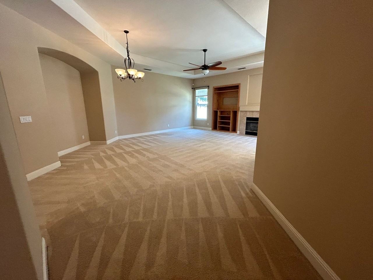 685 Stetson Dr - Photo 4 of 34
