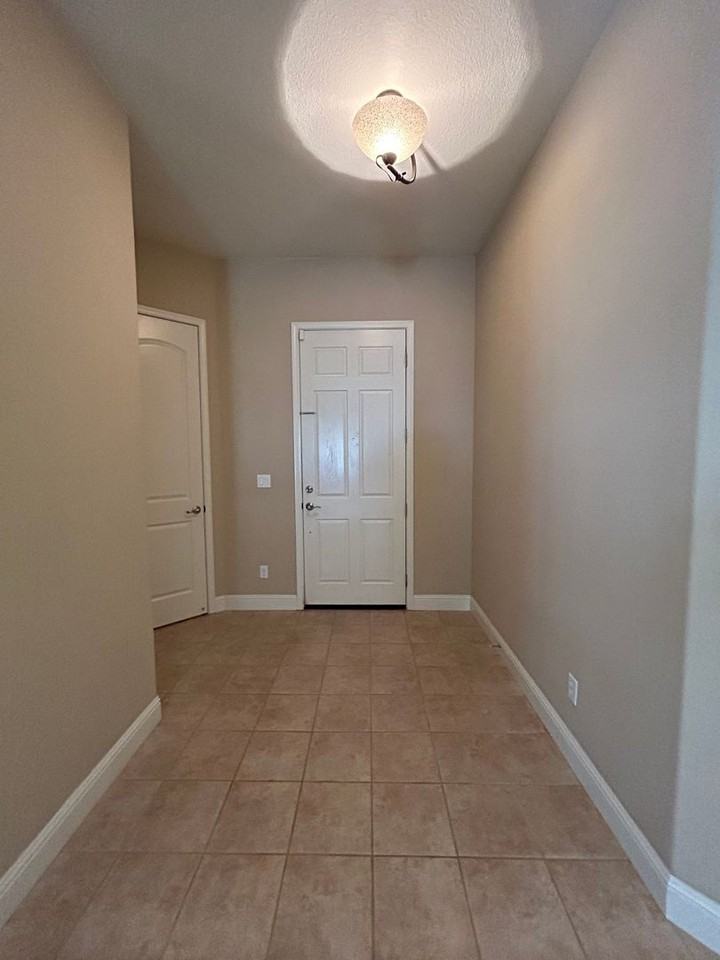 685 Stetson Dr - Photo 7 of 34