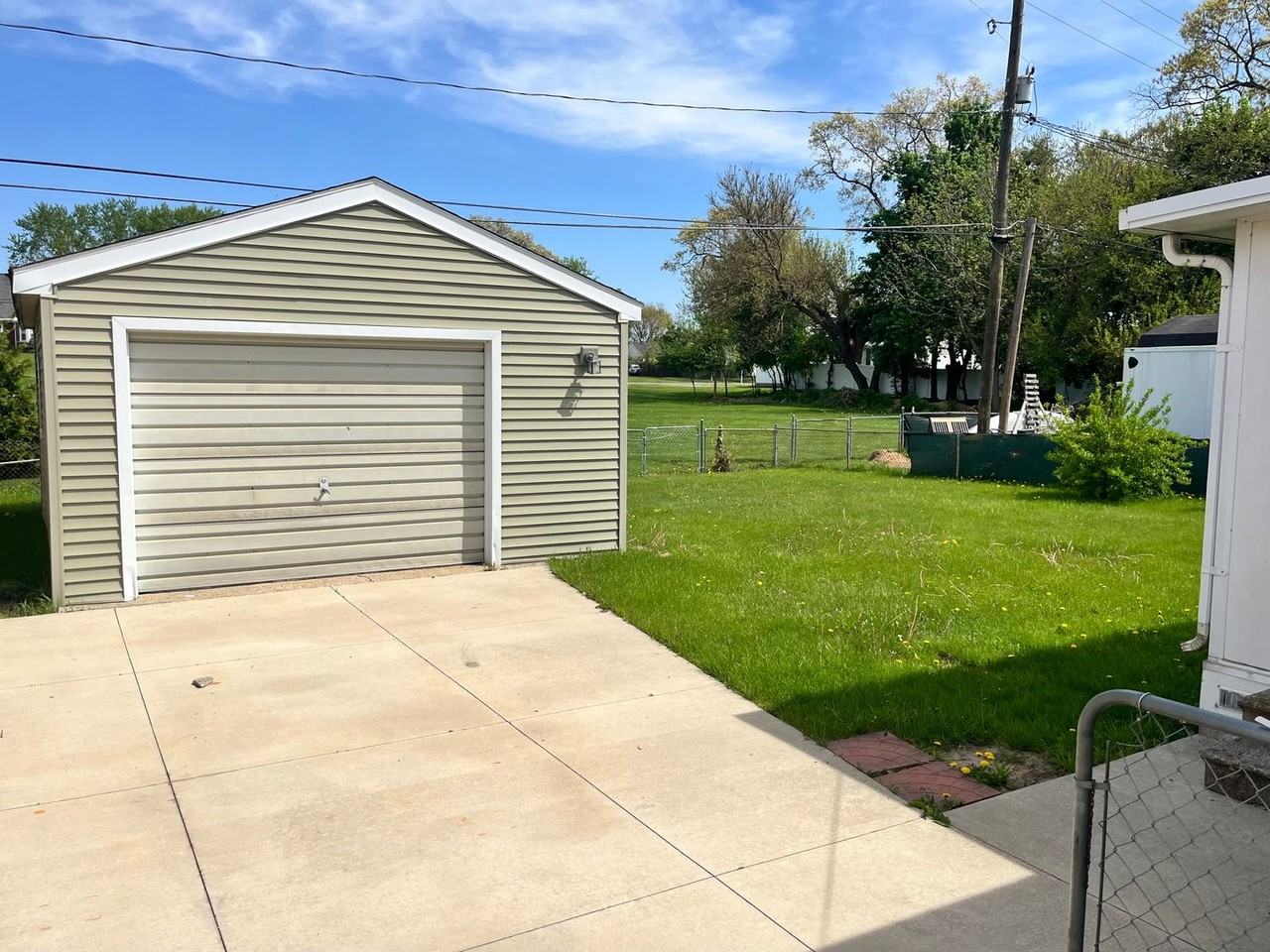 682 Commonwealth Ave - Photo 2 of 12