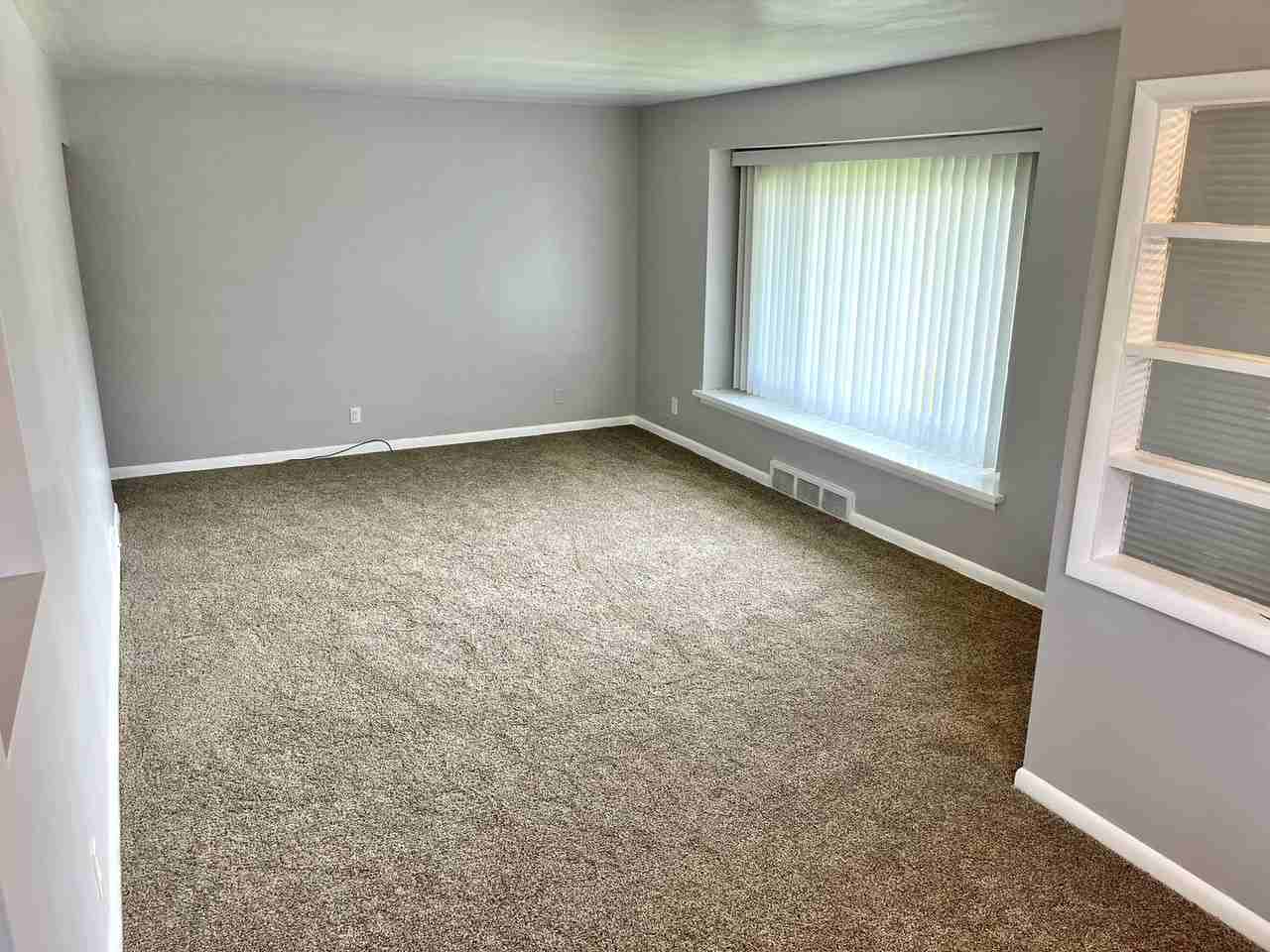 682 Commonwealth Ave - Photo 4 of 12