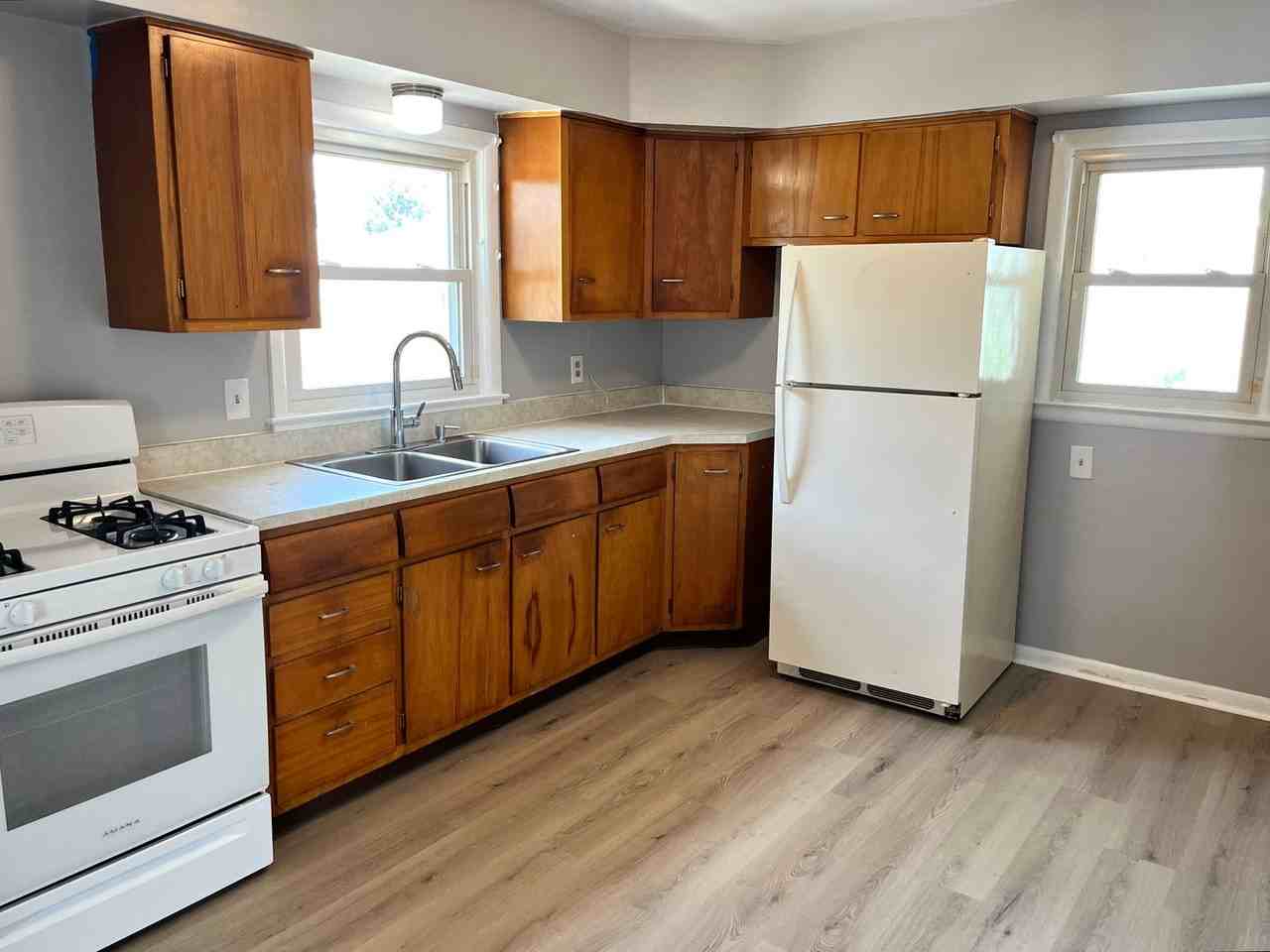 682 Commonwealth Ave - Photo 6 of 12