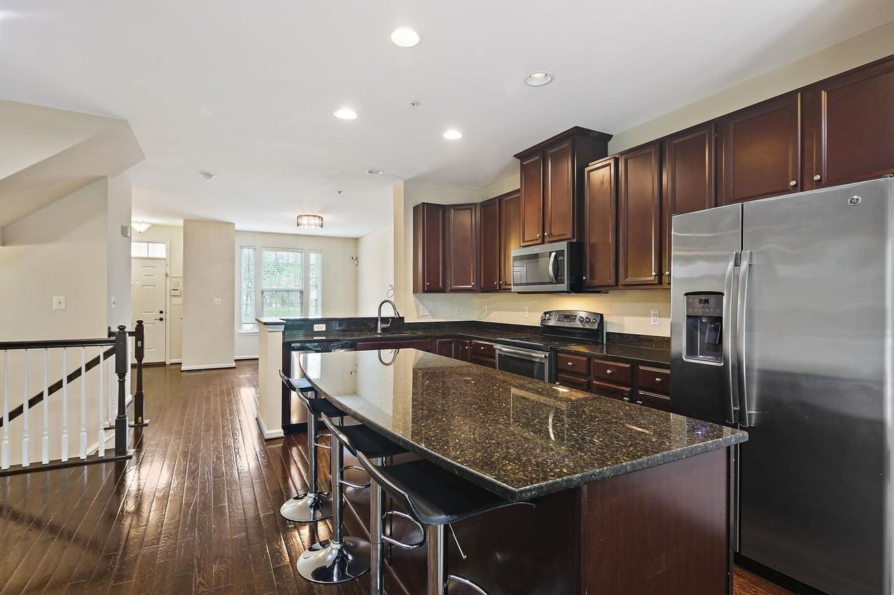 11675 Emerald Green Dr - Photo 2 of 34
