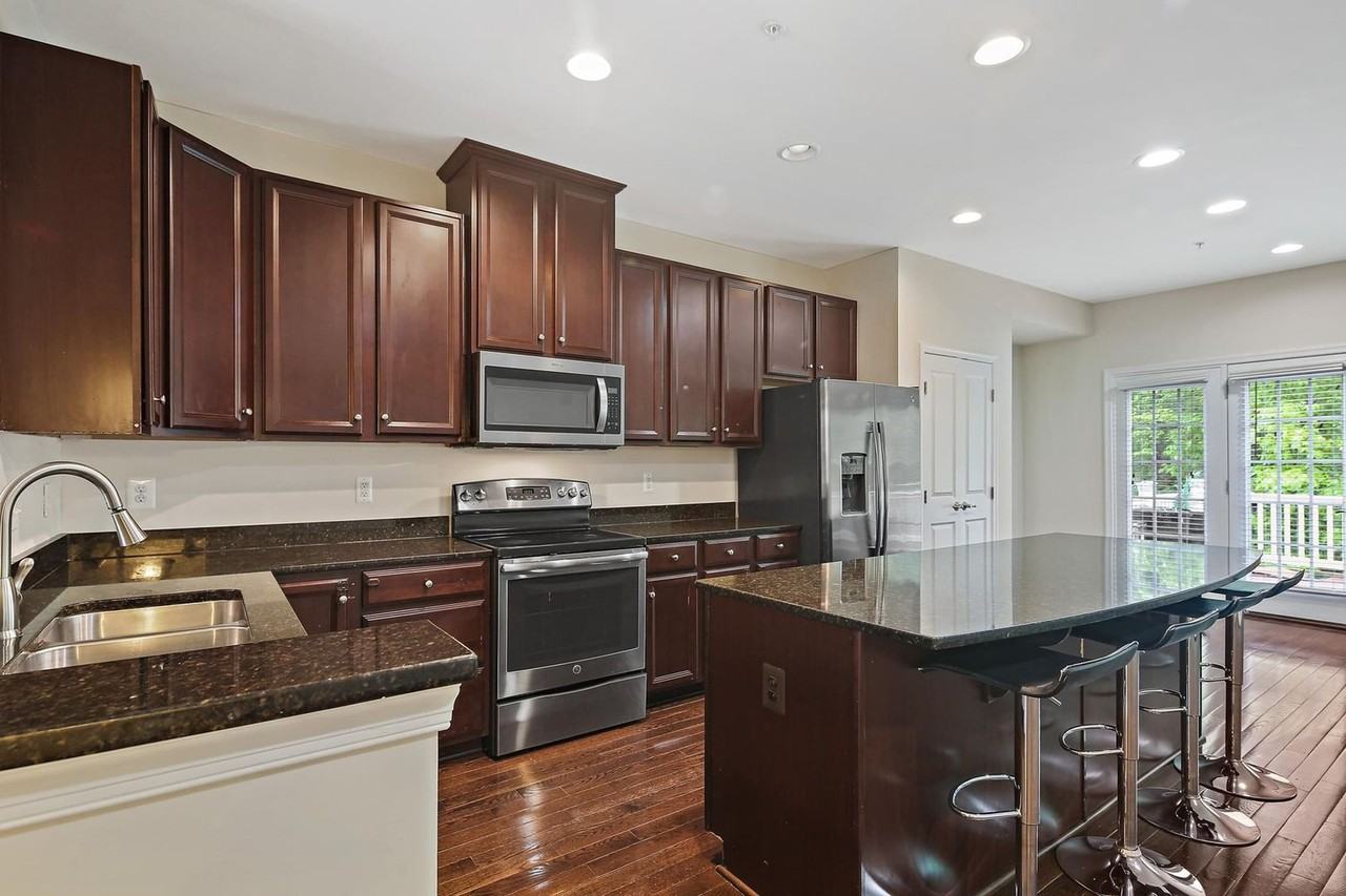 11675 Emerald Green Dr - Photo 3 of 34