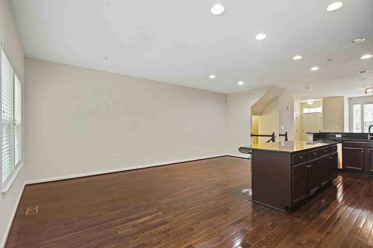 11675 Emerald Green Dr - Photo 7 of 34