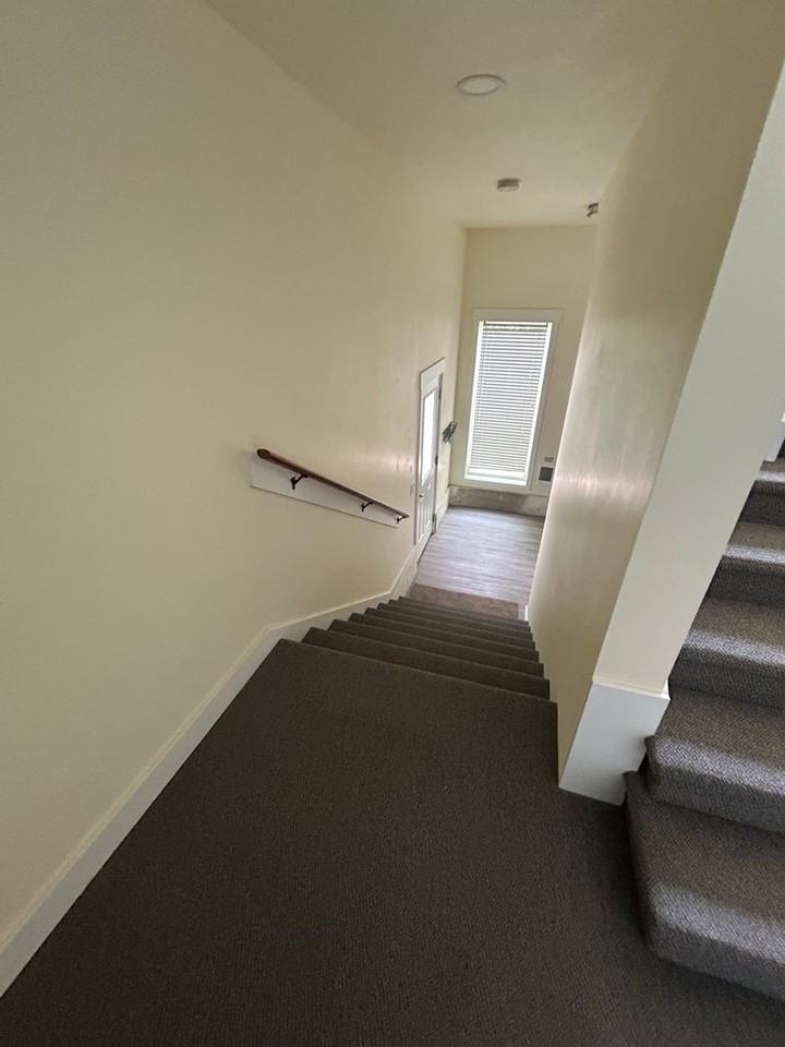 229 3rd Ave E #B - Photo 4 of 23