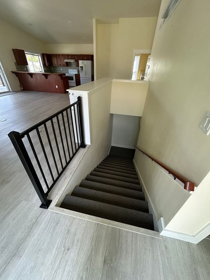 229 3rd Ave E #B - Photo 5 of 23