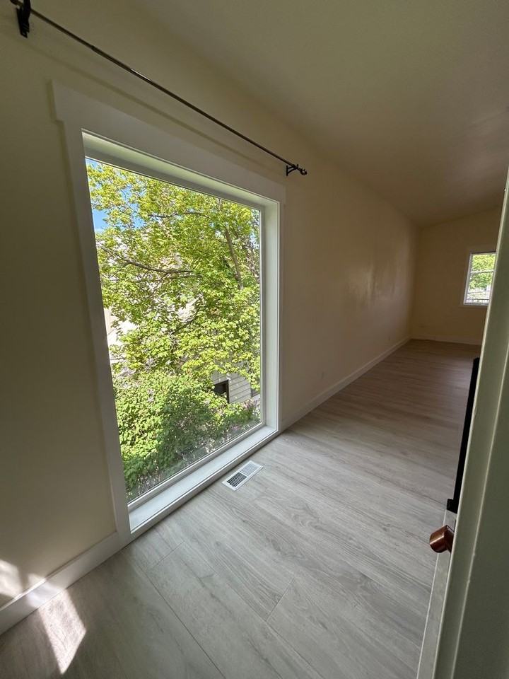 229 3rd Ave E #B - Photo 6 of 23