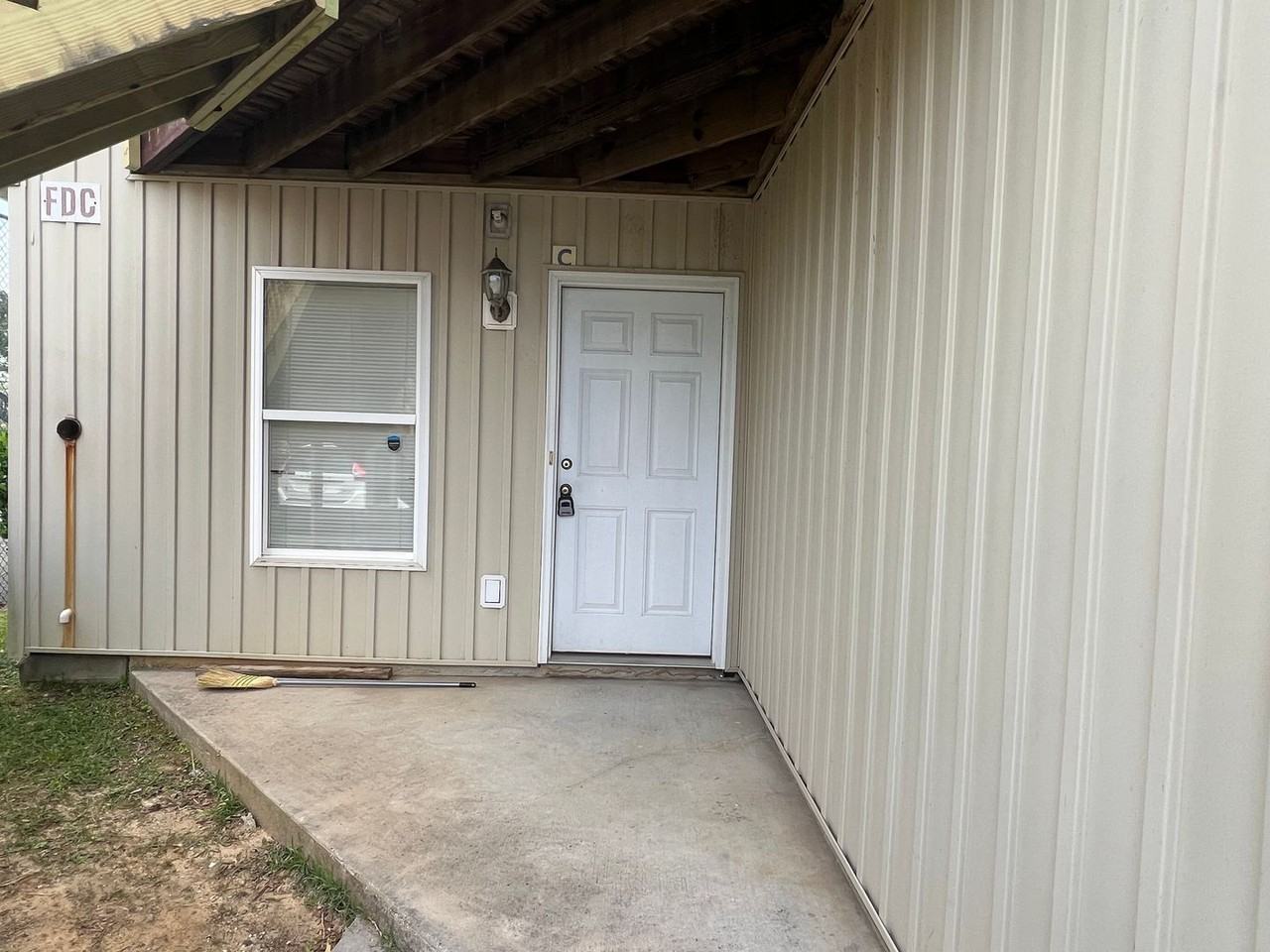 409 Tree Top Ct - Photo 2 of 15