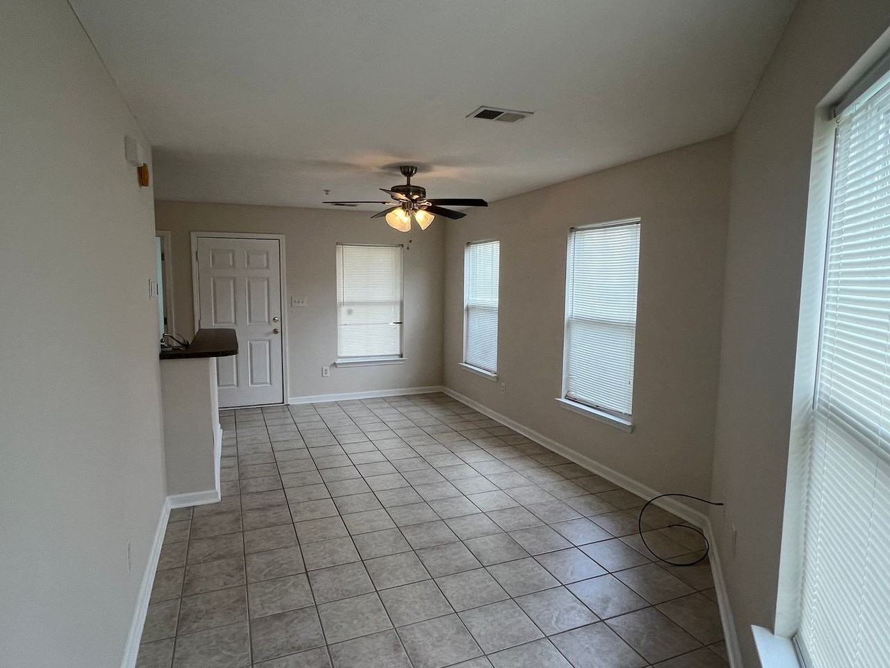 409 Tree Top Ct - Photo 4 of 15