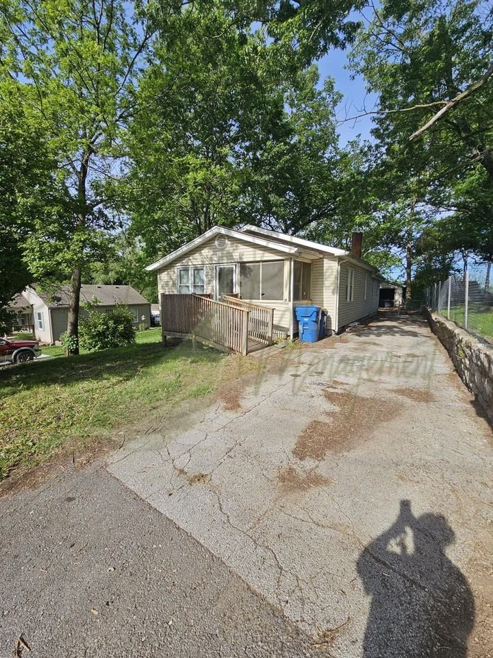 128 S High St - Photo 2 of 16