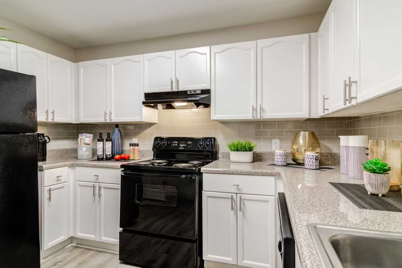 EVERGREEN PARK - Photo 2 of 38