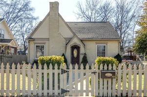 featured image of 1404 Greenwood Ave