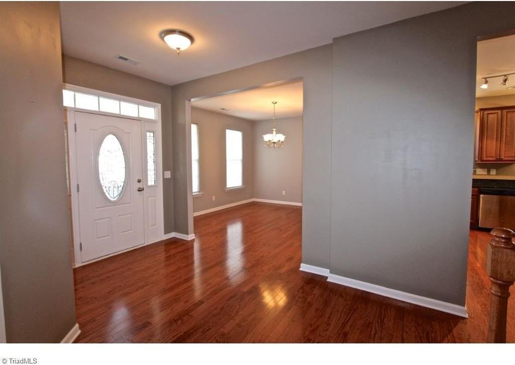 185 Parkview Ln - Photo 2 of 16