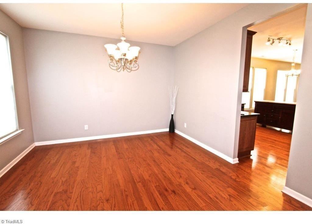 185 Parkview Ln - Photo 4 of 16